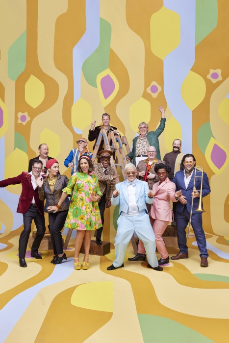 Picture of members of Pink Martini band